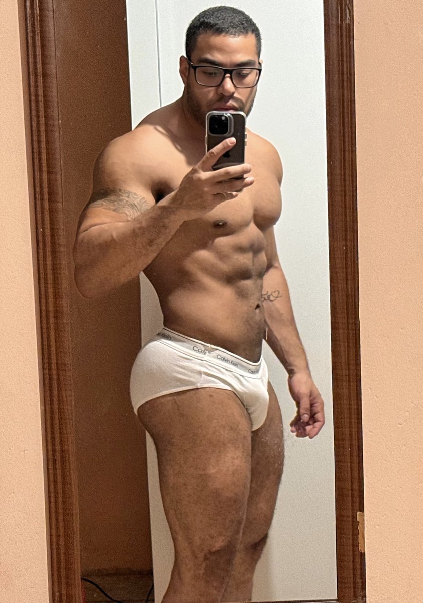 Vagnerlilo's tweet photo. Aproveitar o pump do treino no glúteo e no ombro 😛 https://t.co/eHDtIkRmVX