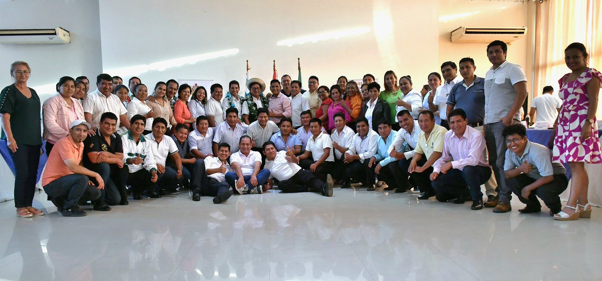 EdgarPary71's tweet photo. Hoy nos reinimos con mis hermanas y hermanos directores distritales de Educación de #SantaCruz y escuchar las preocupaciones de todas las regiones de este departamento, trabajo que venimos realizando en todo el país para garantizar y consolidar la calidad educativa. https://t.co/PDnNHwrpjP