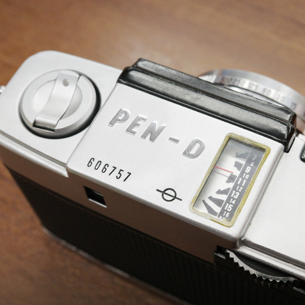 champcamera's tweet photo. 中古 #OLYMPUS #PEN_D(オーバーホール済)¥24,000-
By #青葉台
3.2cmF1.9の大口径レンズと最速1/500秒のシャッターを搭載した高級PEN。自然と縦構図を取れる点もハーフ機の魅力です◎
#ハーフカメラ #フィルムカメラ
https://t.co/nNkQvFXKTR https://t.co/tLBOTm4jI5