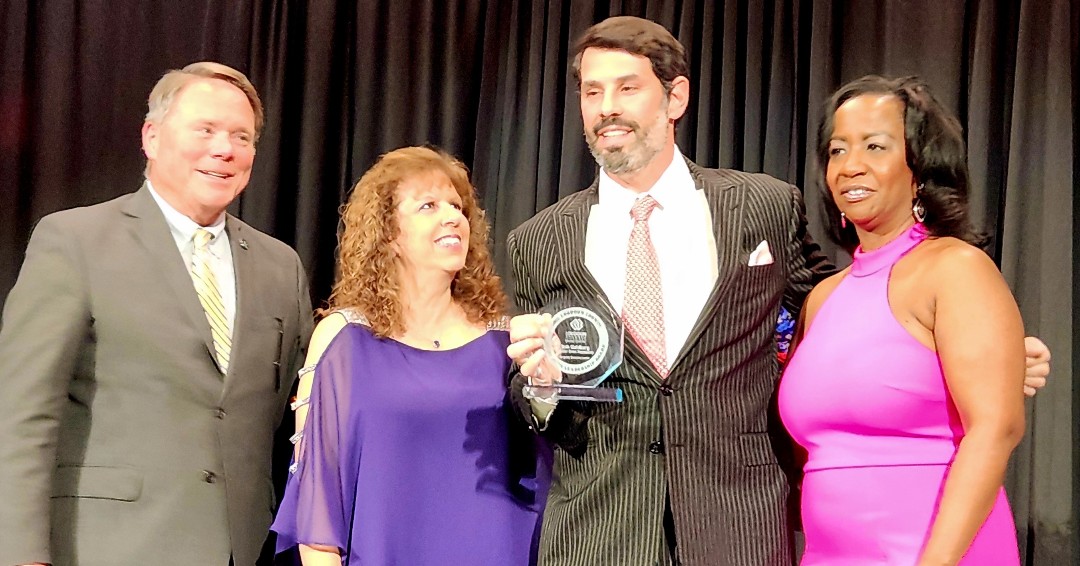 Potomac_Bank's tweet image. Last night was a big night. We are humbled and proud. Thank you Loudoun Chamber of Commerce members for letting us join you in making Loudoun County the premier business community in our region, if not the world. Go Loudoun!
#BCTCommunity #ShopLocal #BankLocal #mybct