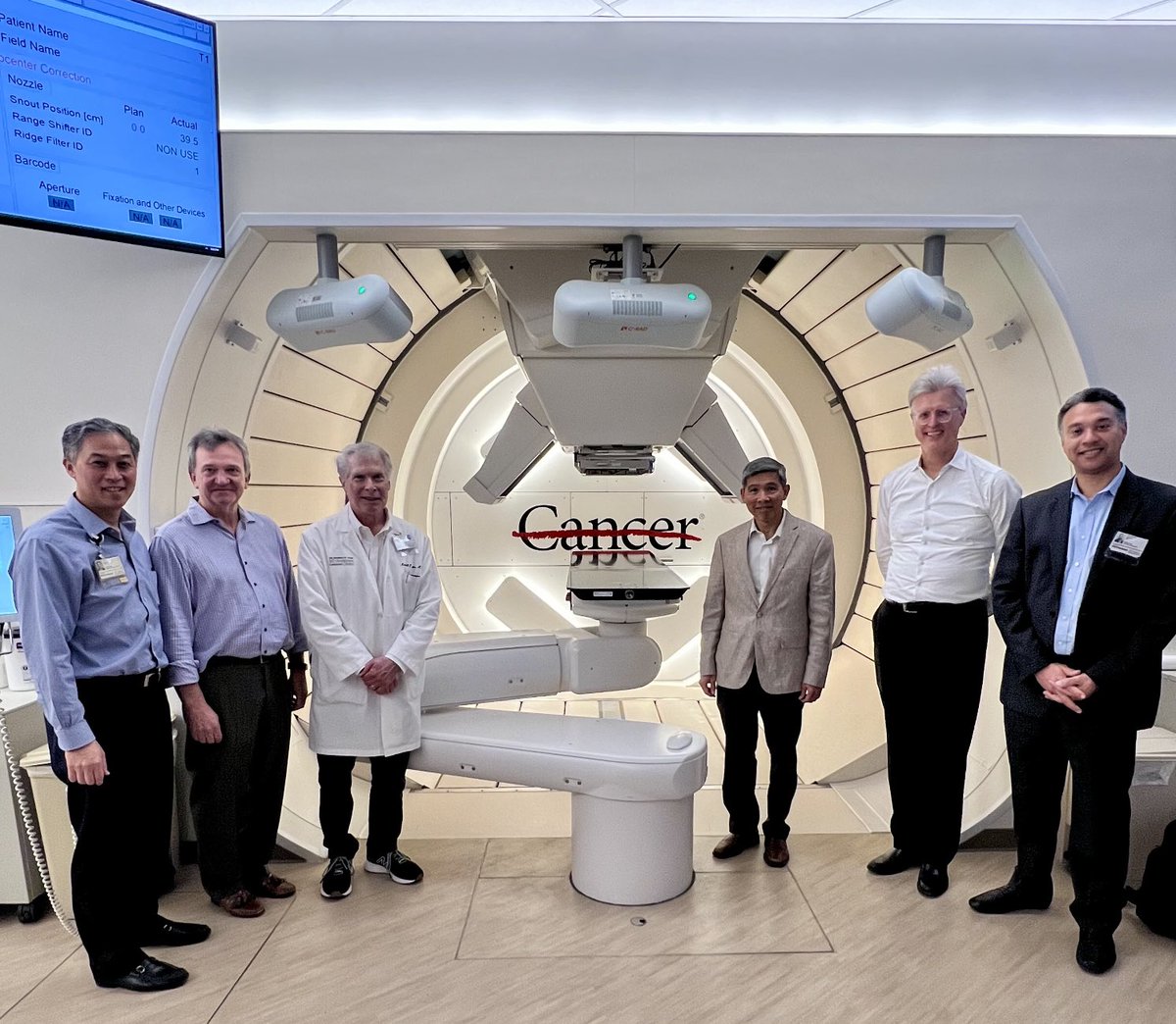 Visiting our newly opened opened #protontherapy center with some ⁦@MDAndersonNews⁩ Division Heads today. Collaborating across disciplines is critical to our mission to #endcancer.