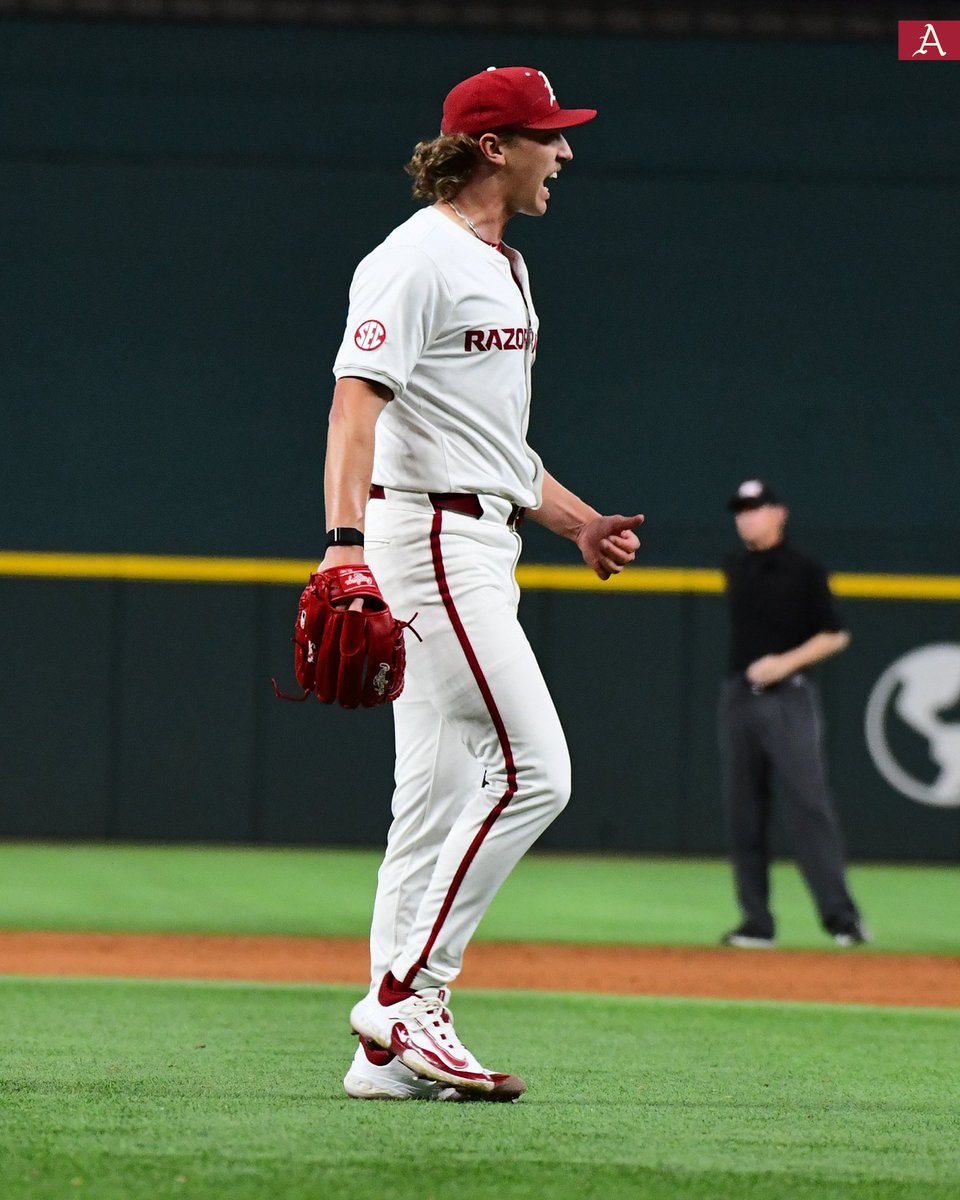 Holy Hagen Smith

6.0 IP, 3 H, 0 R, 1 BB, 17 SO