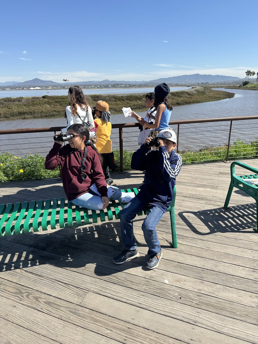 Our 5th grade students learned about our local and migratory coastal birds on a walking field trip along the bay with the San Diego Audubon Society’s “Sharing our Shores” program. @kyletgriffith @SBUSD_NEWS @Supt_SBUSD