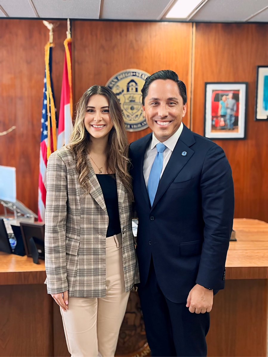 ToddGloria's tweet photo. It was a pleasure to meet @SDSU’s Sandy Mekany. She was named a 2023 Harry S Truman Scholar and is planning a career in public service. Sandy has a very bright future and makes San Diego proud. It is great to see the next generation of leaders step forward. https://t.co/BewJefRRhd