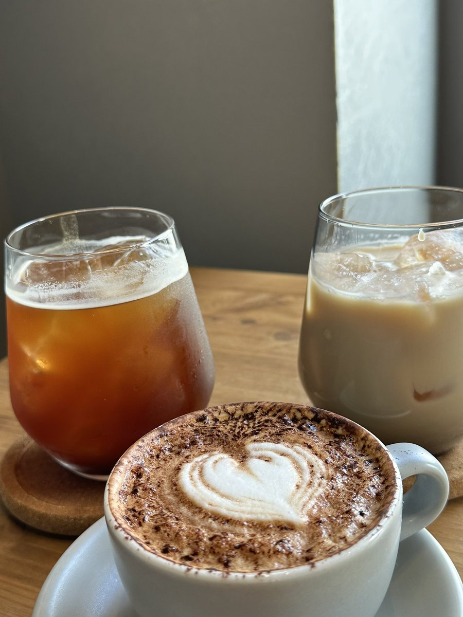 mapiotyo1129's tweet photo. 本日は友達とカフェに来ました☕️

ラルフローレンのハーフジップを着て、下は写ってませんが黒のワイドフレアパンツを合わせてます🫡

トップスをジャストサイズで選び、下でワイドにすることでAラインシルエットにしています😎
 #PoloRalphLauren 
 #カフェ
 #古着 
 #Aラインシルエット https://t.co/rDp9CnIVKg
