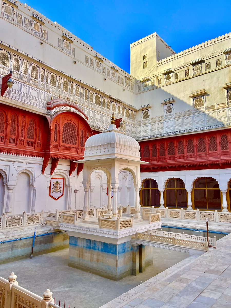 msd_rfo's tweet photo. Junagarh fort, previously known as Chintamani fort, is located at Bikaner. It is one of the best maintained fort of India. https://t.co/VQxPNrbJaQ