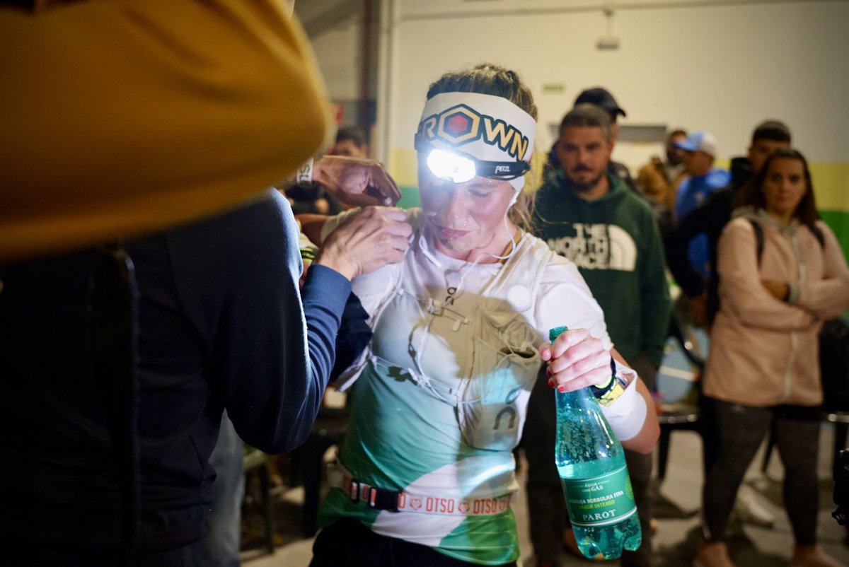 TerritorioTrail's tweet image. #TransGC | Claudia Tremps @ClaudiaTremps entra segunda y Azara García @AZARASTORM tercera tras la americana al paso por Arucas (km 19,3).