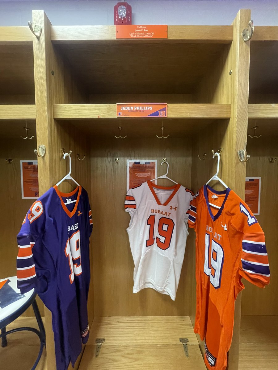 jaden19phillips's tweet image. Had a great visit Today at Hobart and William Smith College @HobartFootball. Thank you @Coach_DeWall and @CoachGreenBart for the invite and having me and my family up on campus!
@BHSFootballTeam