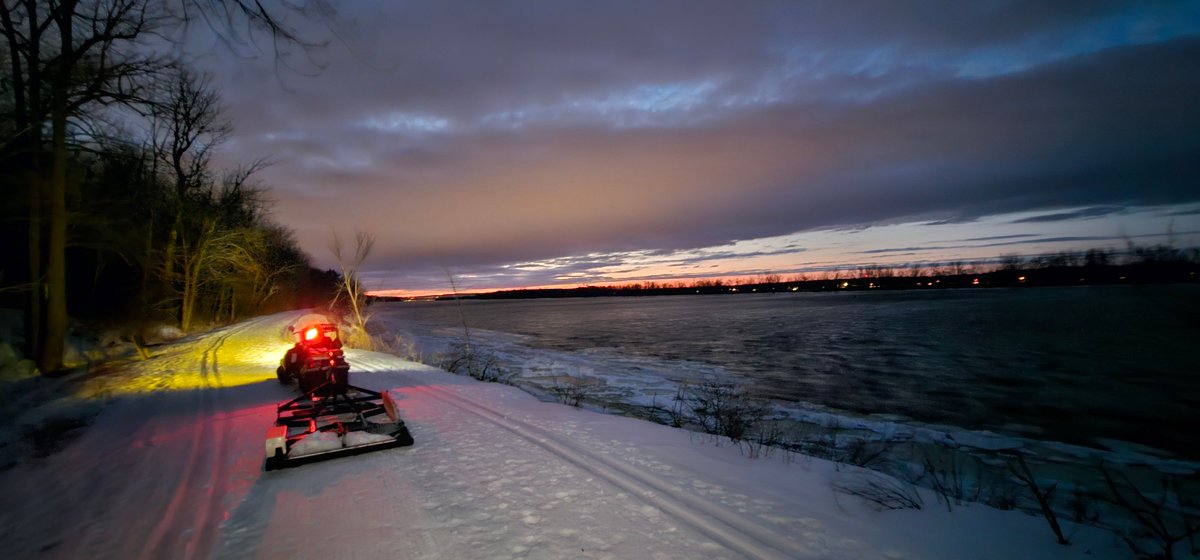 Andy and I were out this evening, @skiheritageeast has been groomed from Willow to the NCC River House. Some classic reset, but mostly untouched and a bit icy. Skate is good+ west of Green's Creek, with ice @ Blair/RYC boat ramps, med to large exposed patches east of Green's.