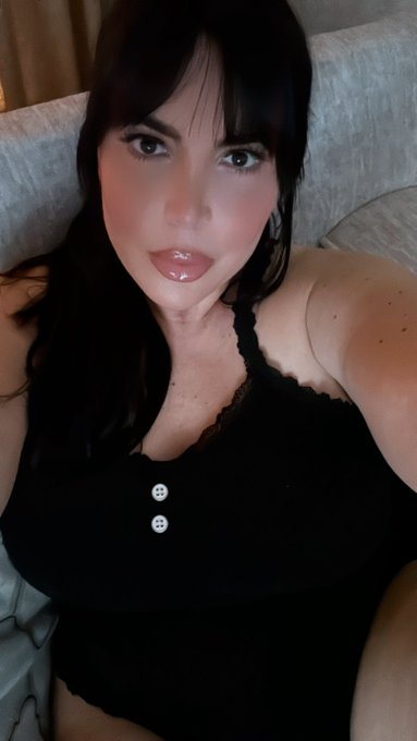 Sweet dreams my love https://t.co/tLCpAJGsS5