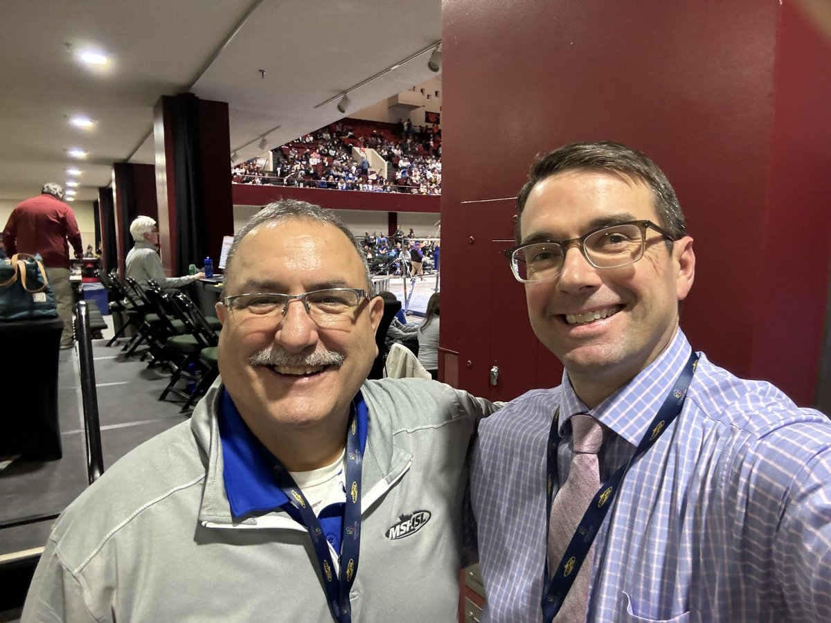 Was looking for a little technical guidance to call vault & a @MSHSL volunteer pointed me Mark Sikich. Turns out he’s a @ParkWolfpack legend. And rightfully so! Taught me more in 10 minutes than I could’ve learned in 10 years. Simply awesome. High school sports are the best.