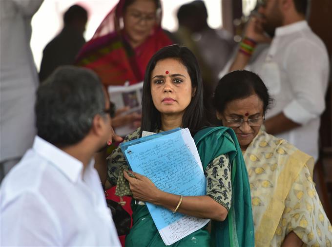 feedmileapp's tweet photo. Delhi High Court assures Mahua Moitra media reporting won't be restrained in FEMA probe; concern over alleged harassment.
#feedmile #mahuamoitra #FEMA #proble #FEMAviolation https://t.co/6FMFEbr0ss