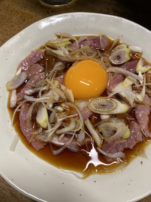 左からカエル、サンショウウオ、何かのキンタマなんだけど、一番キンタマがムニムニで美味しかった😋 https://t.co/YdtfeuowoG