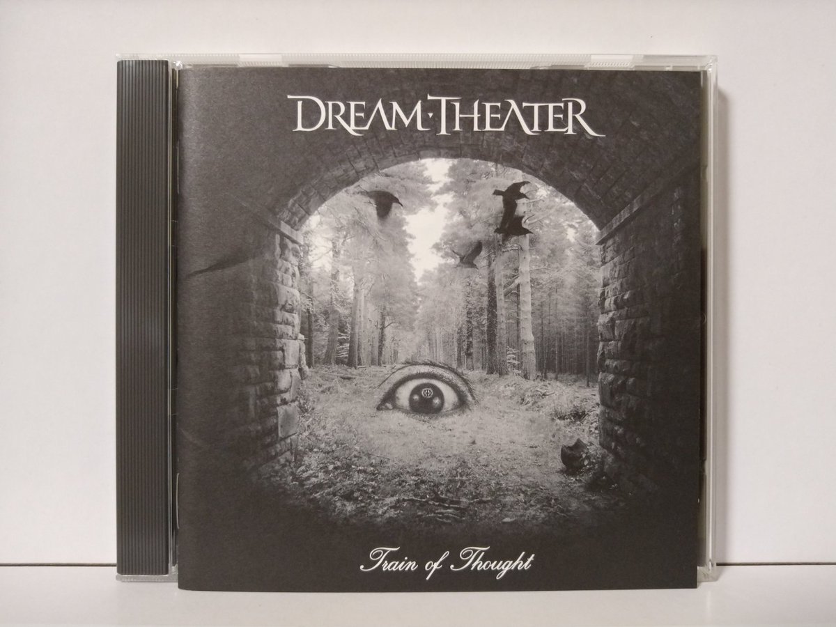 #DreamTheater の #TrainOfThought を聞きました。伝統的なメタルの様式がテクニカルロックの語法で体現された作品てすが、従来からの持ち味だったJazz Rock要素がほぼ完全に削がれた事が個人的に残念で、やたら高評価だった11分超のインスト曲も私は嵌らずでした。この辺から少し醒めちゃったかな。