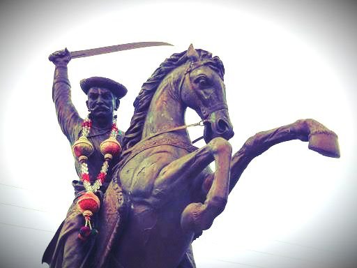 AbhiPawarBJP's tweet photo. वेडात मराठे वीर दौडले सात 🙏

नेसरीच्या लढाईत अतुल्य शौर्य गाजवत शहीद झालेले स्वराज्याचे सरसेनापती प्रतापराव गुजर यांना व त्यांच्यासोबतच्या ६ वीर मावळ्यांना बलिदानदिनी त्रिवार वंदन 🙏 https://t.co/r4oSWNmOCl