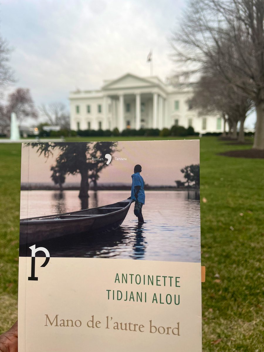 barry_adelle's tweet image. Prof #Antoinette Tidjani Alou "à la Maison Blanche"
"La nuit va venir. Son annonce sublime le ciel, le fleuve, les arbres, et toute une végétation de la berge. Dans le jour déclinant, on change de pays. On entre dans une mort exquise. 
Quel délice 📚