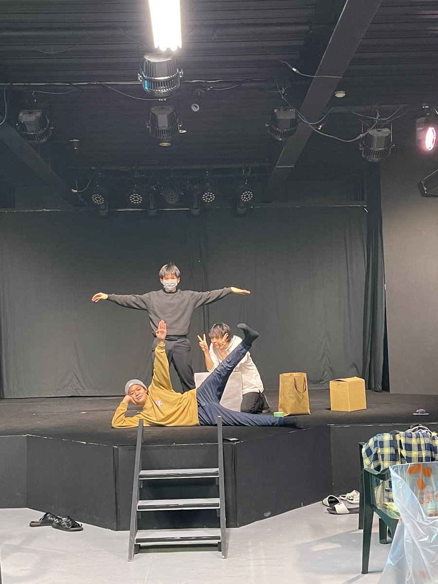 いよいよ、本日初日でございます！

本日、会場周辺さまざまなイベントで大変盛り上がっております！

ご来場のさいは、公共交通機関のご利用、早めのご来場を何卒よろしくお願い致します！

メンバー一同！心より皆様のお越しをお待ちしております！