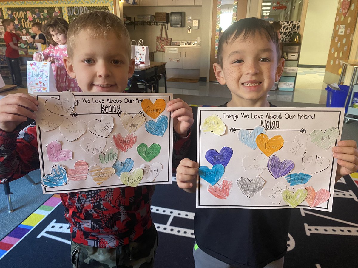 WallingSES's tweet image. We celebrated Valentine’s Day by writing one thing we love about each classmate and giving it to them! We also go to decorate bags and spread love through cards and gifts💜💛💜💛

#bulletpride
#connectses