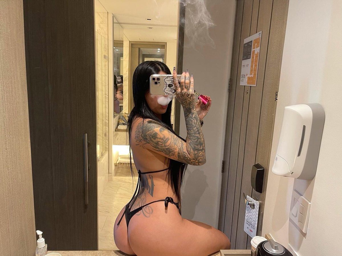 SMontQueen_'s tweet photo. Weednas noches🍁🥀

#weedlife #WeedLovers #weed https://t.co/hRdlGodh3C