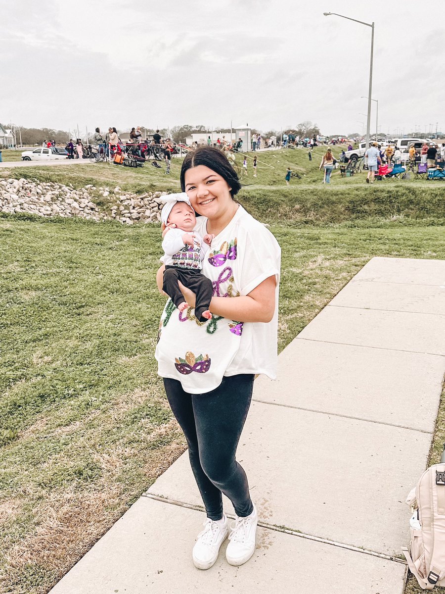 lainafontenott's tweet photo. E’s first Mardi Gras &amp; first time meeting parran all the way from Lubbock, tx 🤠 https://t.co/AU6x4ShPs3
