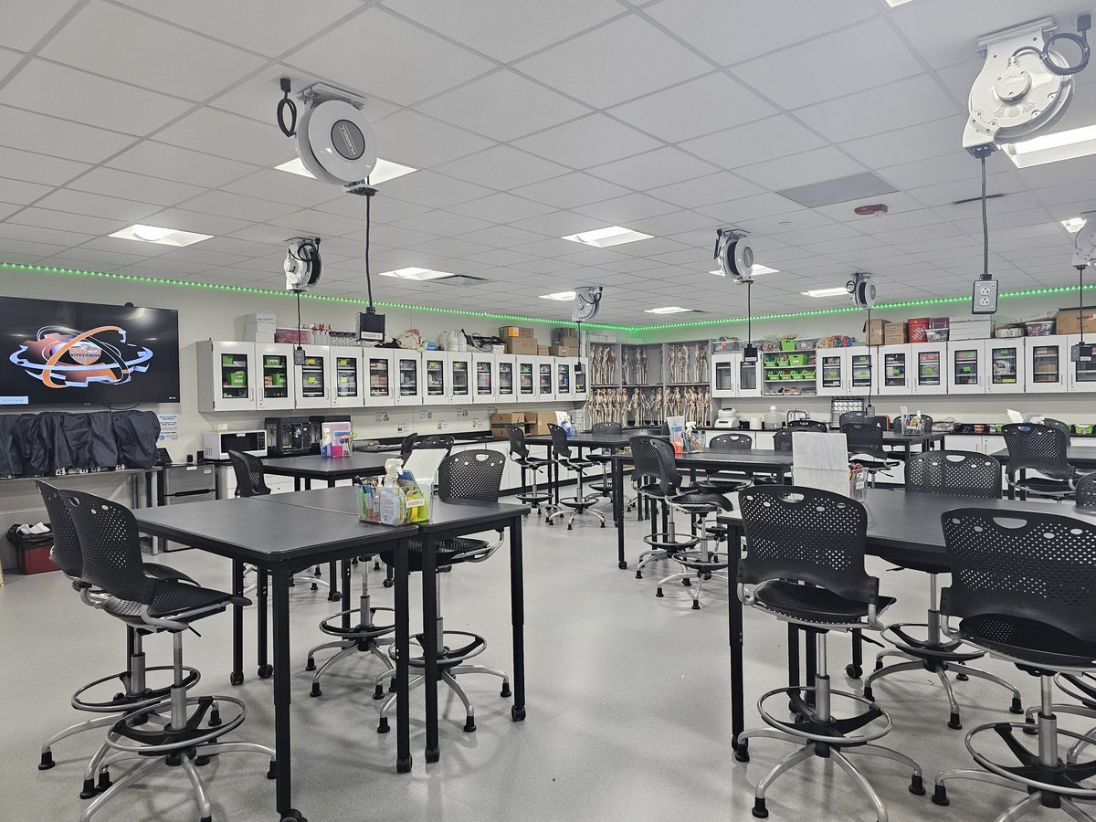 A big thank you to <a href="/MCHS156/">McHenry</a>,  <a href="/PelleTeachSci/">🧪🍎Mrs. Pelletier👩🏻‍🔬🧬</a>, &amp; <a href="/McHenrySci/">MCHS Science Department</a> for hosting us today! What beautiful wing &amp; a great program. <a href="/mckenna_serowka/">McKenna Serowka</a> <a href="/LZ95curriculum/">Zach Gimm</a>