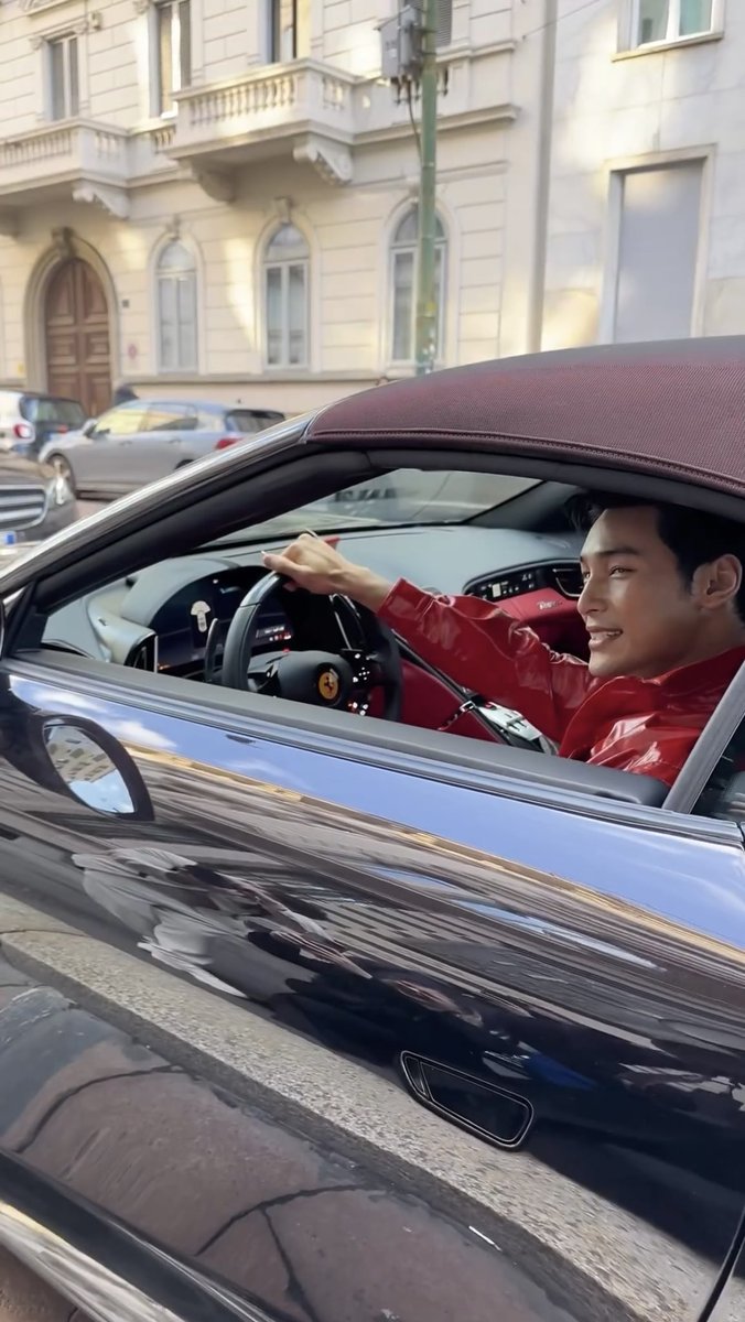 ApoNattawinofc's tweet photo. 🏎️❤️

APO WITH FERRARI IN MILAN

@Nnattawin1 @ferraristore 
#ApoNattawin #ApoxFerraristyle #FerrariFW24 #MFW https://t.co/QzH74YWfxR
