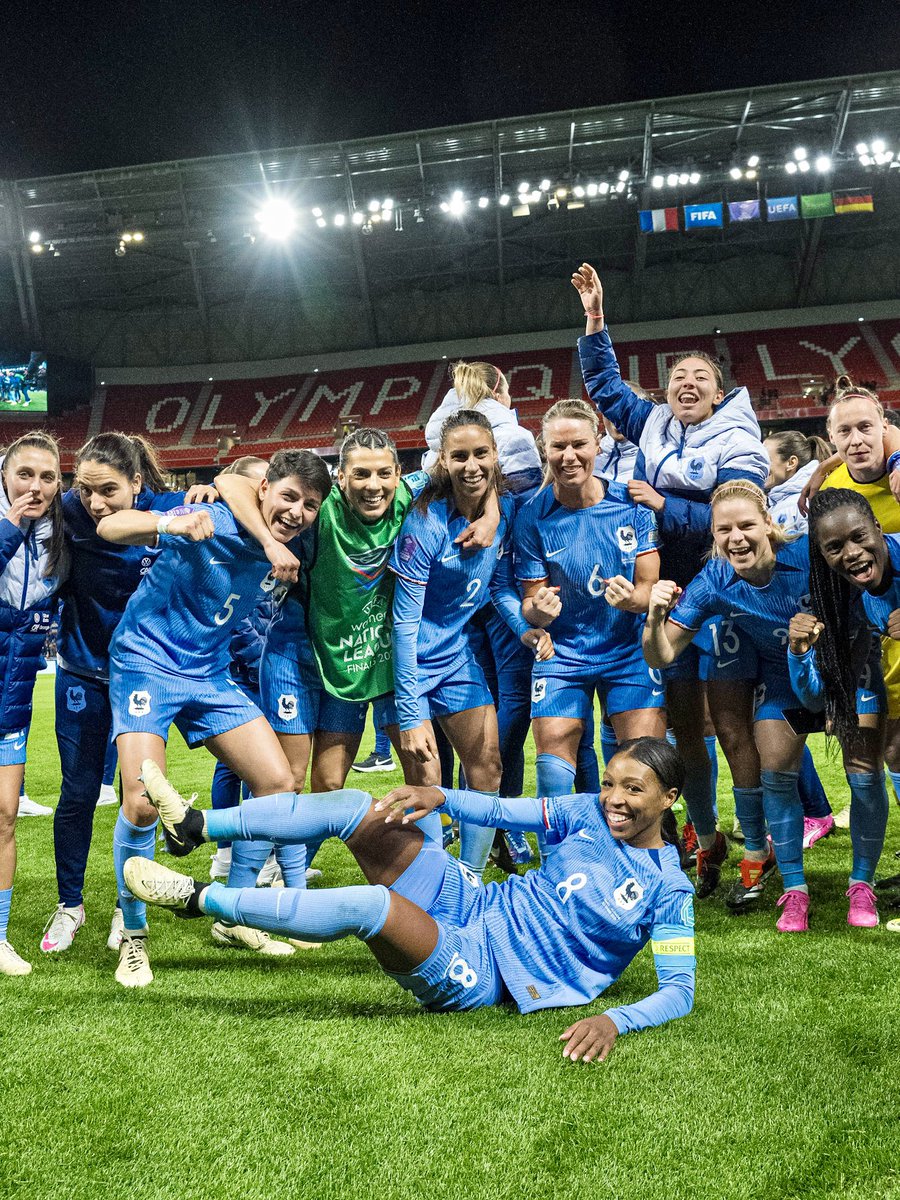 What a Night ⭐️! What a Team 🇫🇷! What an Atmosphere 🏟️! Merci LYON 🤝🏾❤️💙 En Route pour la FINALE @WEURO #FastForward ⏭️