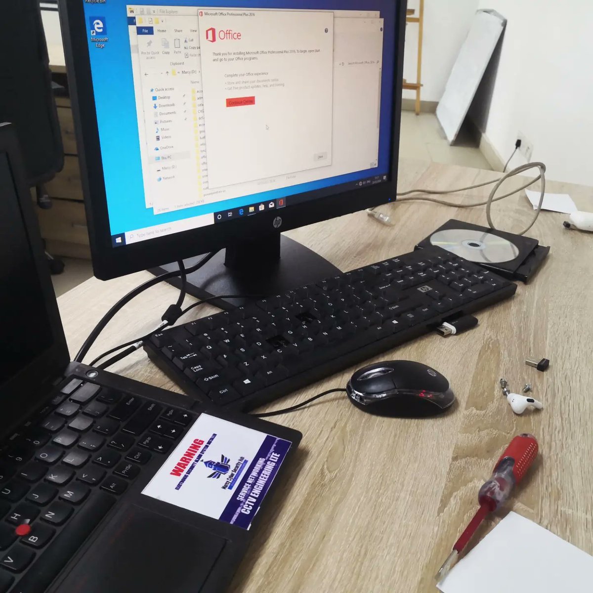 Marcy_Cyber's tweet photo. Crushed Hardware replacement for 2 Computers of the work stations,
Now working perfectly fine
💻🦺 https://t.co/DnpLxQds1J