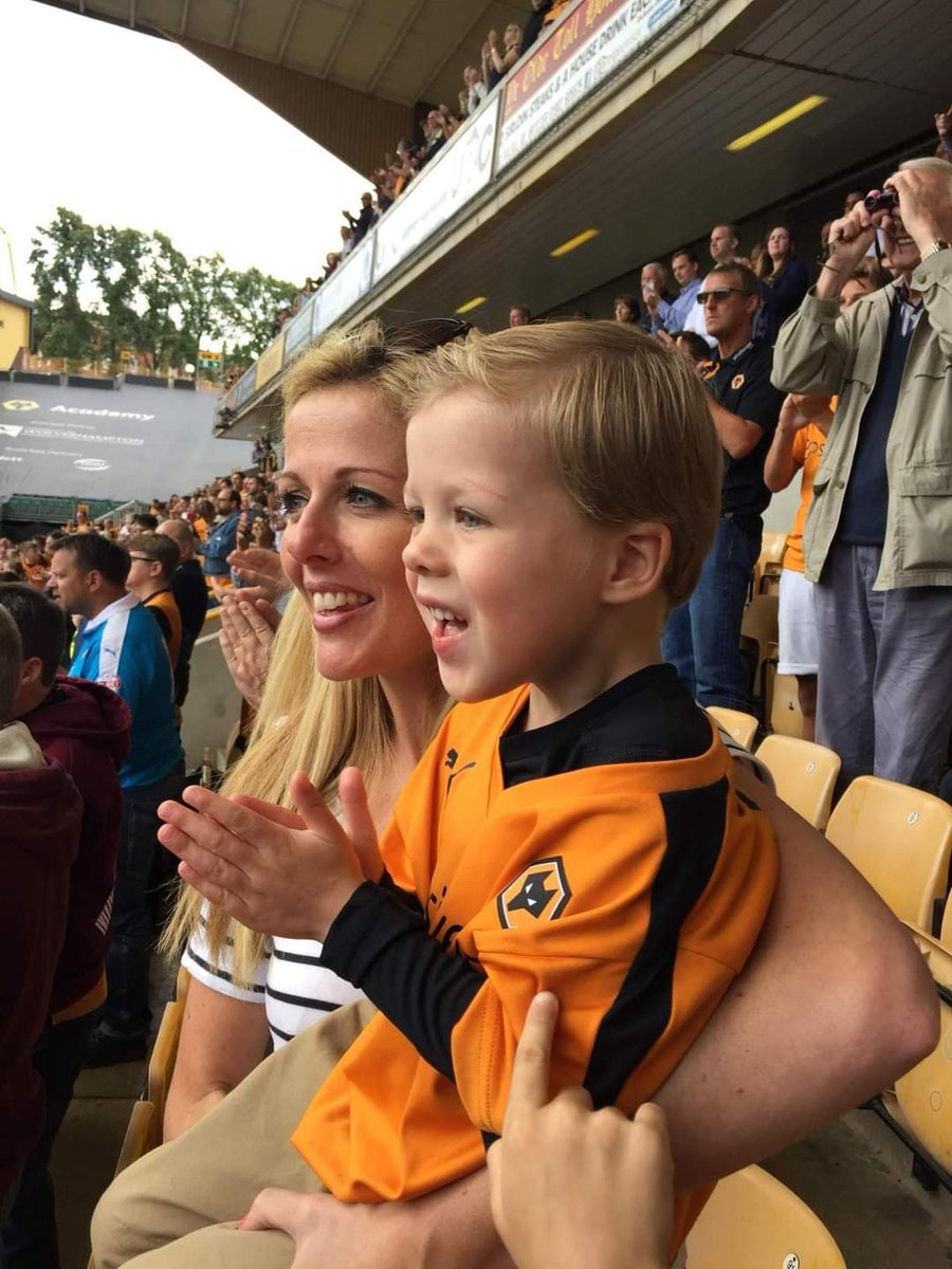 🧡 Clap for Jade - 41st minute this Sunday against Sheffield Utd 🧡

My sister, Jade, passed away on 26th Jan, aged 41 - after a 20 month courageous battle with bowel cancer. 💔
Her sons &amp; hubby are at the game tomorrow. Can we clap for Jade on the 41st minute? #wolves #wwfc