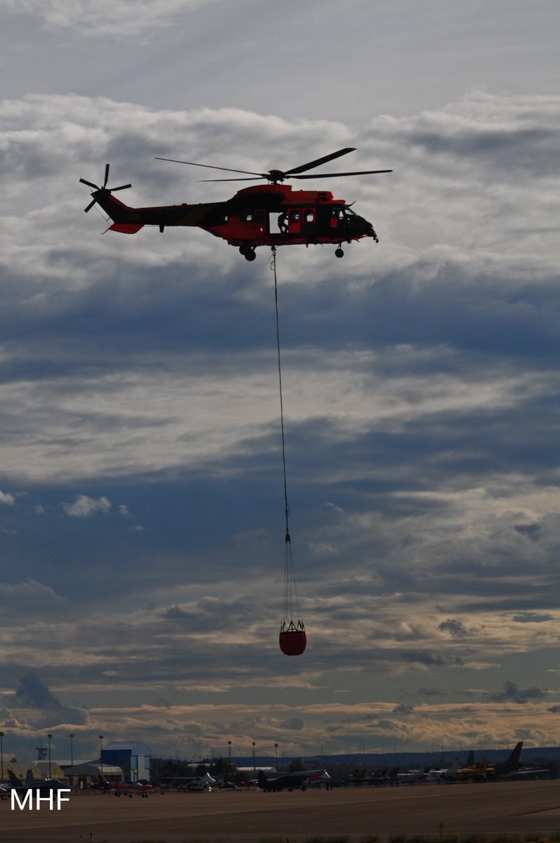 Aspas y rotores

#ejercitodelaire #patrullaaspa #ala48 #ala78 #cuatrovientos #armilla #acrobatics #acrobatic #superpuma #superpuma🚁 #superpumahelicopter #ec120  #ec120colibri #ume