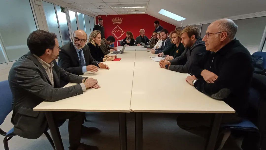 ERCBerga's tweet photo. 🟡Esquerra Republicana treballa per la gent i pensant en el territori , dijous la consellera Capella va presentar una inversió per la C-16 de 240 milions d' euros. https://t.co/owOI3AY7E5