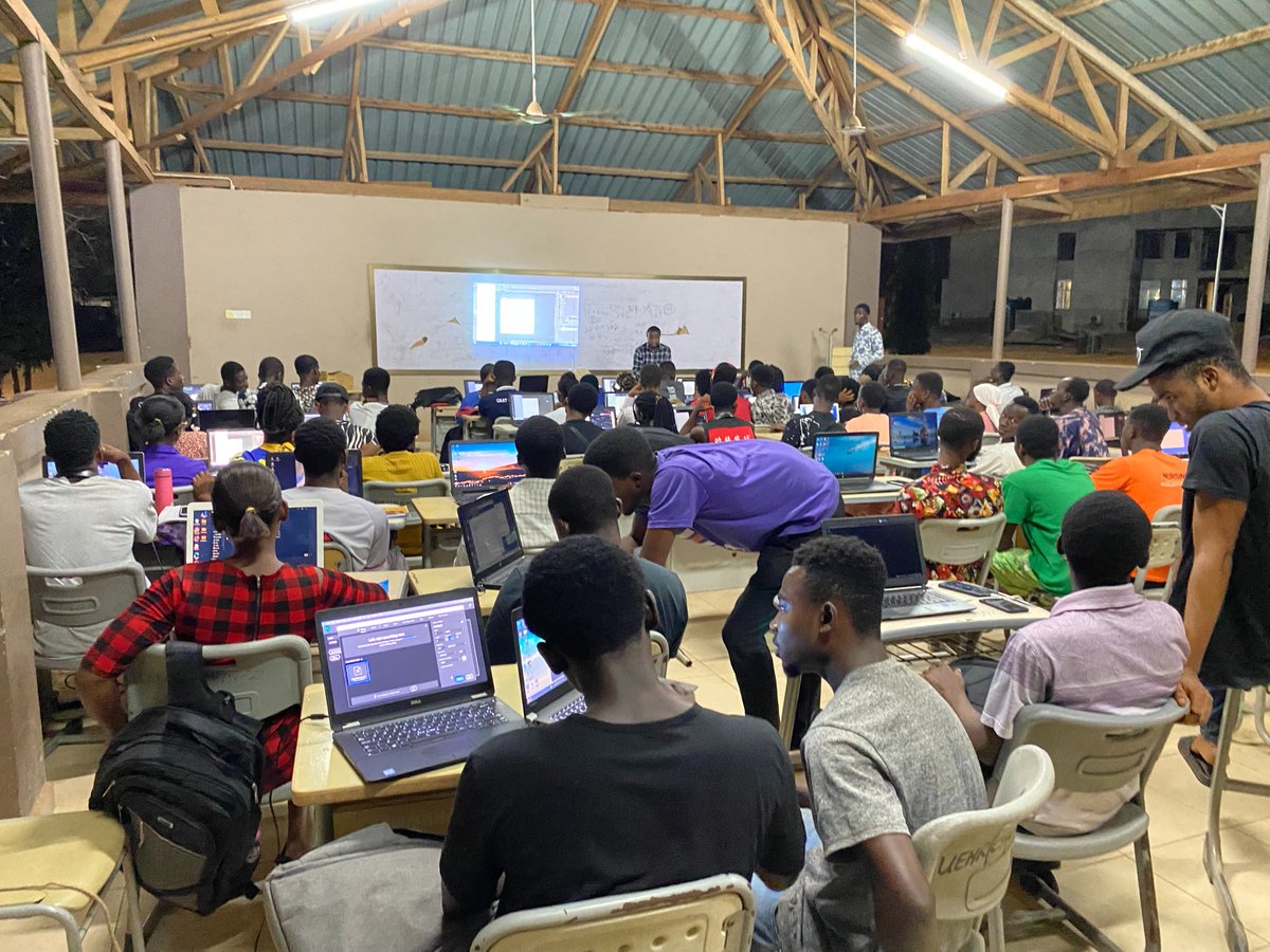 Gdsc_uenr's tweet photo. Creativity unleashed!🎨💻

🖼️The Graphic Design session at SkillCape is nurturing the artistic talents of our community members, transforming ideas into captivating visuals😍✨

🔴🔵🟢🟡
#gdsc_uenr #gdscSSA #developerstudentclubs #SkillCape #uenr https://t.co/vAe7t1LPQt