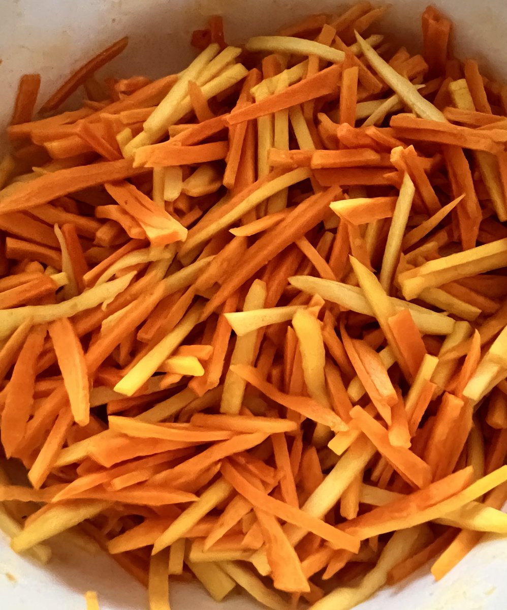 IshitaJoshi's tweet photo. Favourite 😻
Do you also eat raw haldi like this or have it as powder ? #Hardar #RawHaldi https://t.co/61XrPUwklL