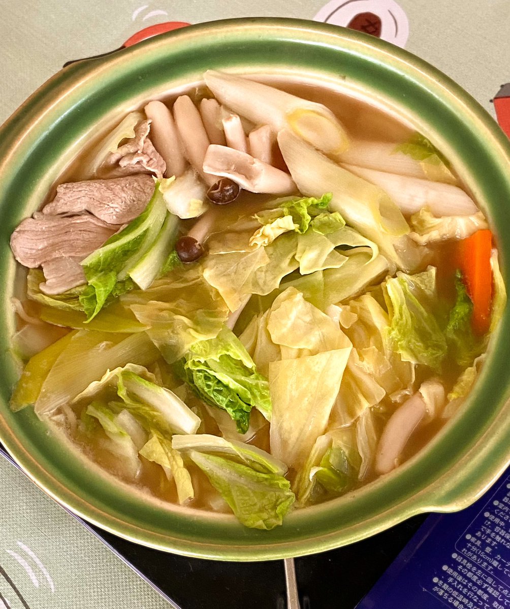 tutudon's tweet photo. 雑な鍋🍲
一時期毎週末食べてたくらい好き😊
簡単に色々な具と味が楽しめるから最高だ⭐️ https://t.co/mh19Xy5M4W