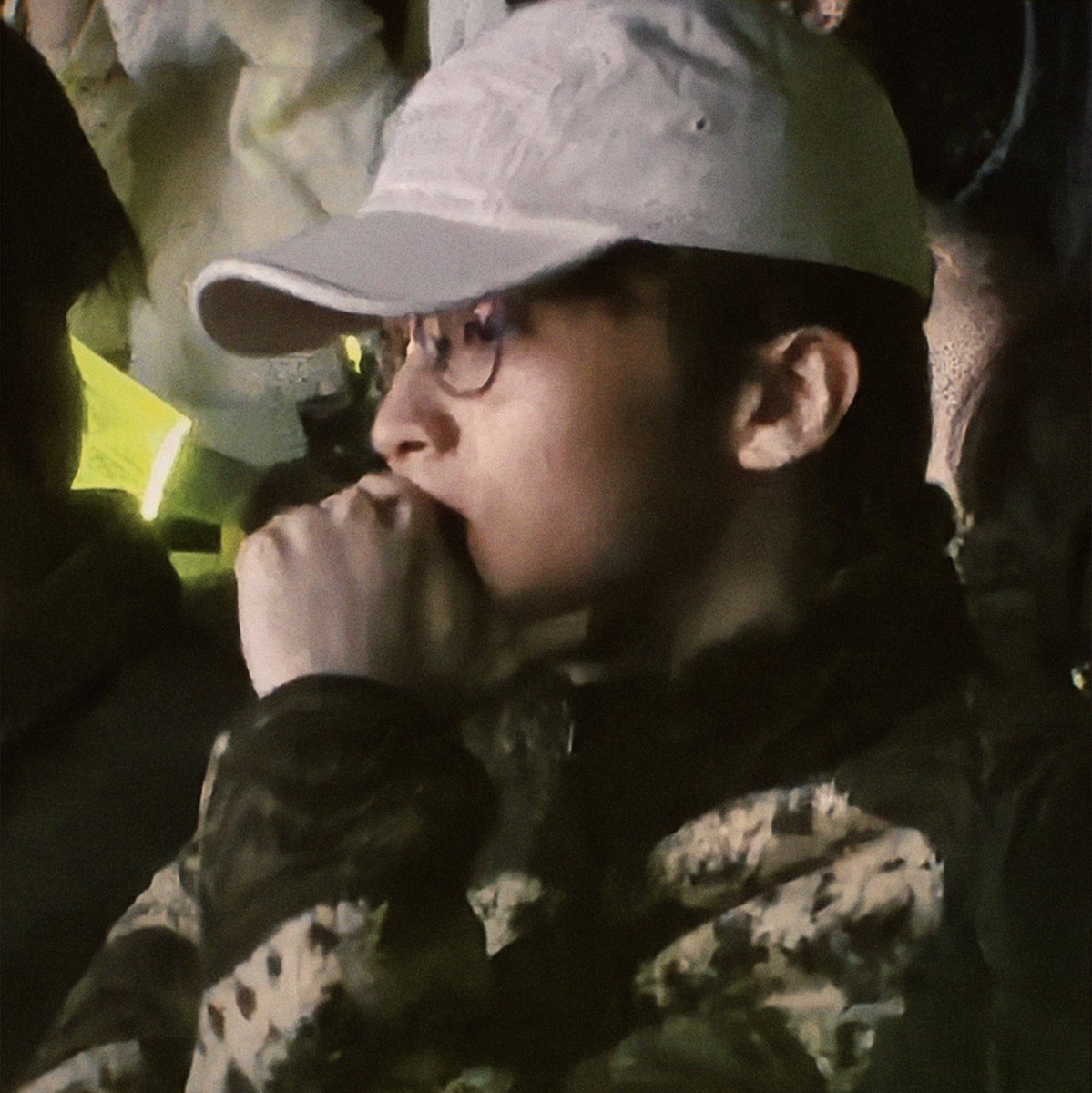 joyfulmarkly's tweet photo. mark as a fanboy at taeyong, ten, exo, and bruno mars concert 😆 https://t.co/gHIqo0mgOr