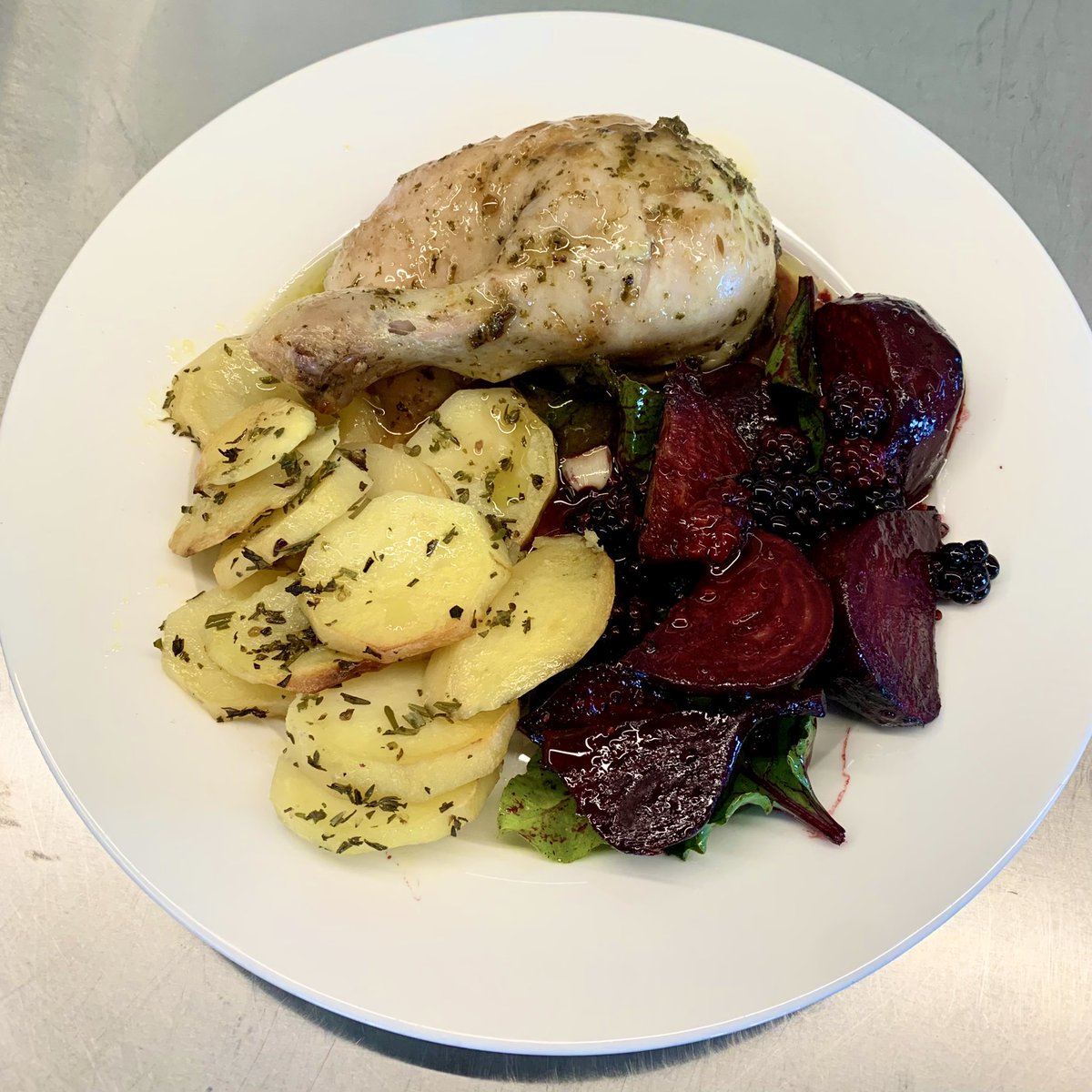CallissClan's tweet photo. Coriander & lemon roast chicken #GeorginaHayden #Taverna, roasted lemon potatoes #KonKarapanagiotidis #PhiloxeniaASeatAtMyTable, blackberries with beetroot & pine #GillMeller #RootStemLeafFlower #homegrown garlic, lemons, beetroot, pine needles, blackberries, potatoes, rosemary https://t.co/JiHNRz2bRs