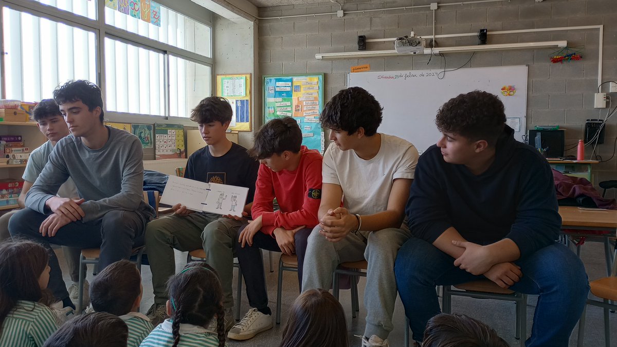 vilallengua's tweet photo. L'alumnat de batxillerat ha preparat uns contes infantils sobre sostenibilitat🌳🌍📚😍. Ahir van visitar Escola Torre Roja per llegir-los amb els nens! #llenguaiciencia #comprensiolectora #elmesSTEMdeVilamajor2024 @Vilaciencies @INS_Vilamajor . https://t.co/RmsyVjqCCO