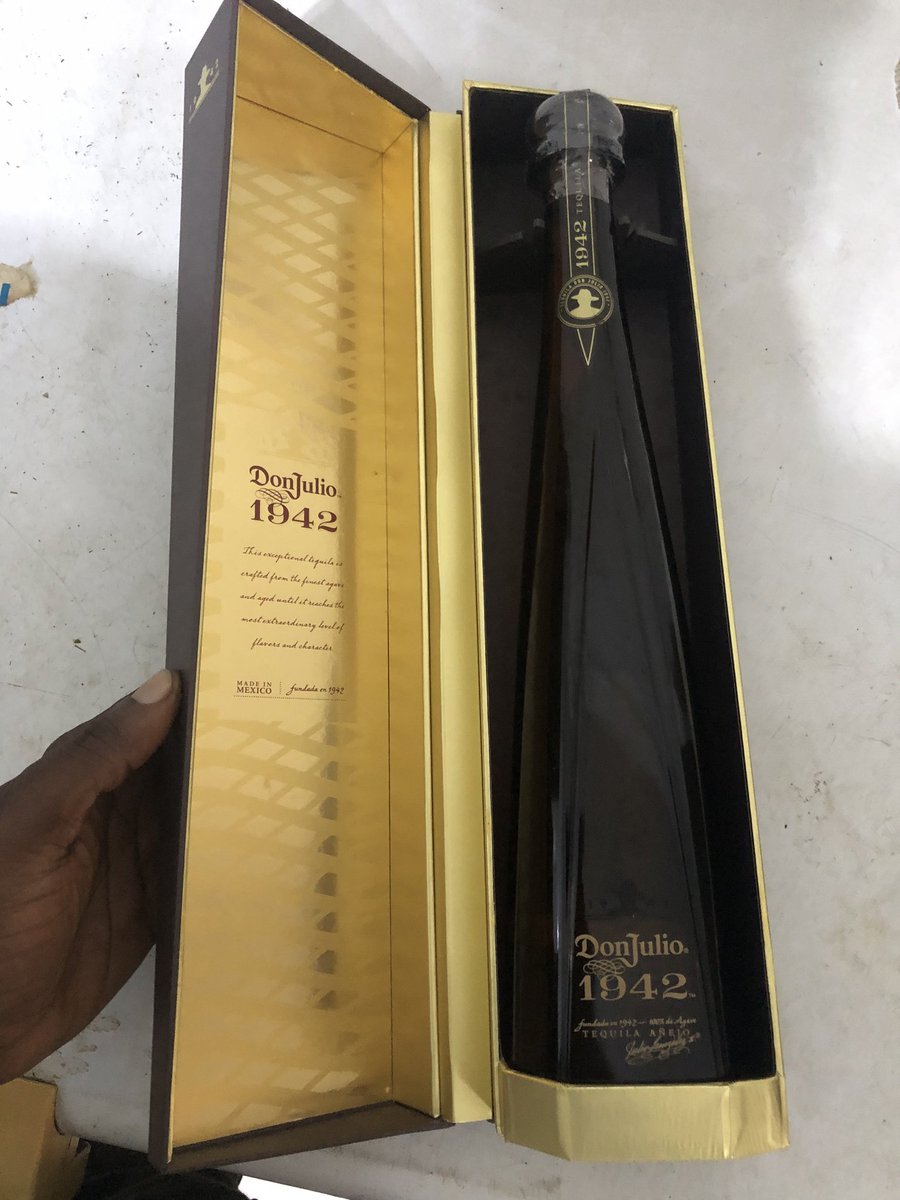 oku_yungx's tweet photo. Don Julio 1942 Anējo tequila for sale, 250k but best offer takes the bottle. 
Free delivery in lagos.

Please RT !!!! https://t.co/B8aXyBm7WX