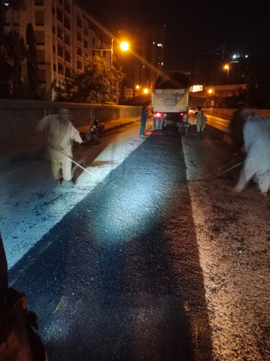 murtazawahab1's tweet photo. Road rehabilitation work is being carried out at Hyder Ali Road by KMC. While patches of Clifton Bridge &amp; surrounding roads have also been fixed by KMC #KarachiWorks https://t.co/yrgw9LnvHM