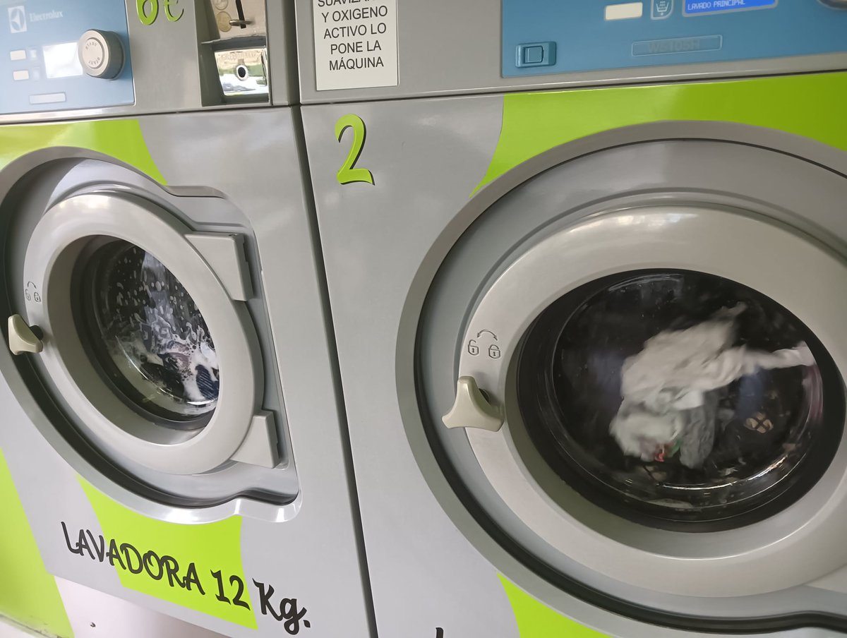 Beamariscal's tweet photo. @elcorteinglesac @elcorteingles 6dias llevo con la lavadora nueva sin terminar de instalar. He tenido que ir a una lavandería para lavar mi ropa. Me lo van a pagar?? Esto es culpa de vuestra ineficiencia. @consumidores https://t.co/BwtiPiPYwn