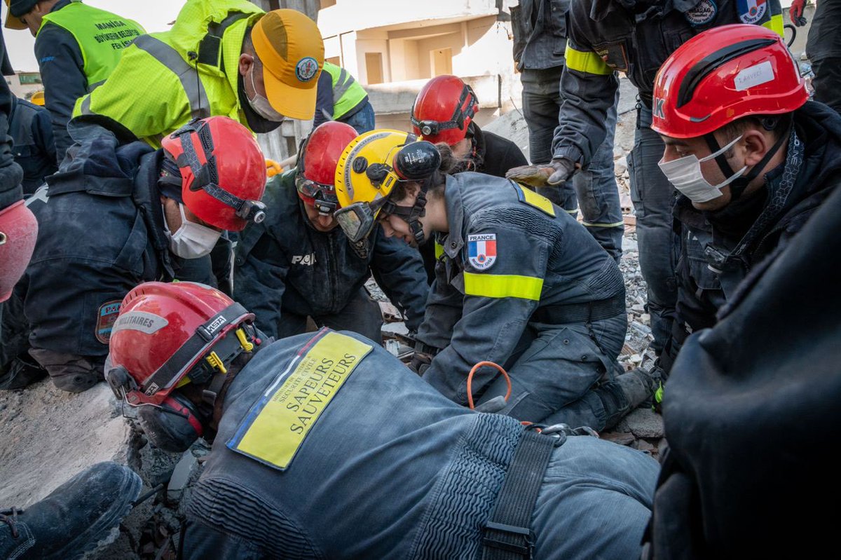 SecCivileFrance's tweet image. #LeChiffreDuJour 🧑‍🚒 1️⃣2️⃣5️⃣, c&apos;est le nombre de missions opérationnelles réalisées en 2023 par les sapeurs-sauveteurs des 3 unités d&apos;instruction et d&apos;intervention de la Sécurité civile.
📸 Retour en images sur une intense mobilisation en France et partout dans le monde