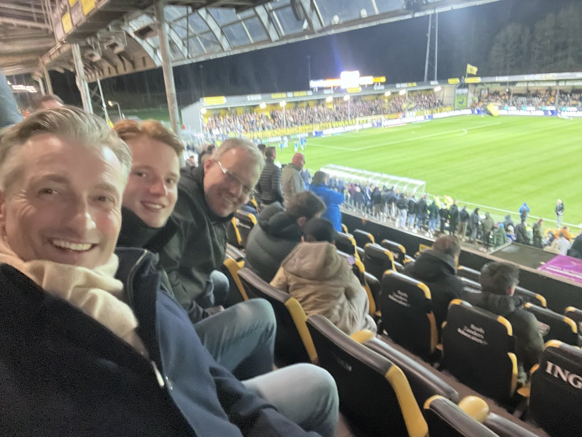 Gisteravond mocht ik te gast zijn bij <a href="/VVVVenlo/">VVV-Venlo</a> voor een spannende wedstrijd tegen <a href="/FCEindhoven/">FC Eindhoven</a>. Heel erg bedankt <a href="/FCEindhoven/">FC Eindhoven</a> en <a href="/seaconlogistics/">Seacon Logistics</a> voor deze mooie en gezellige avond in dit iconische stadion #DeKoel. #gastvrijheid