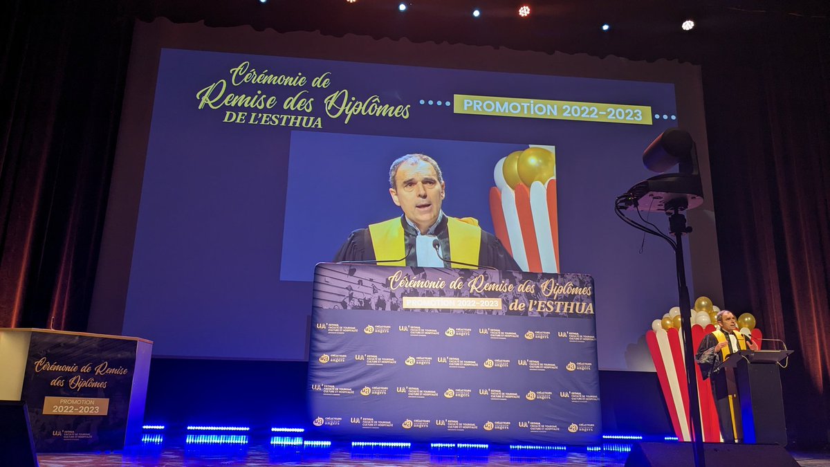 🎓 En direct de la Cérémonie de Remise des Diplômes de DEUST, Licence et Licence Professionnelle, promotion 2022-2023 de l'#Esthua <a href="/UnivAngers/">Université d'Angers</a> au Centre de congrès d'Angers. Bravo et félicitations à toutes et tous les diplômé.e.s 🎉 #formations #tourisme #hospitalité #culture