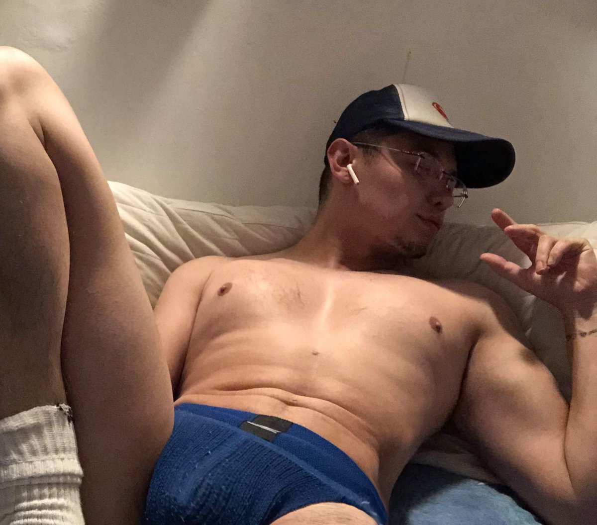 RelatosAlex's tweet photo. Ven chupame 🍆💦🍑 https://t.co/F48WxkvFjv https://t.co/bk8ep9sfef