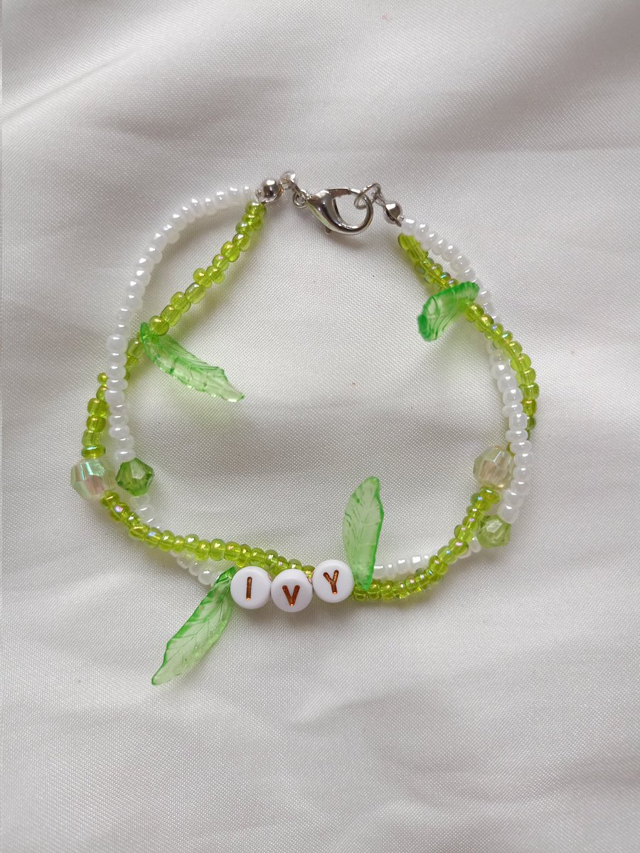 just made my ivy bracelet!! 😆✨🫶🏻 

#friendshipbracelet