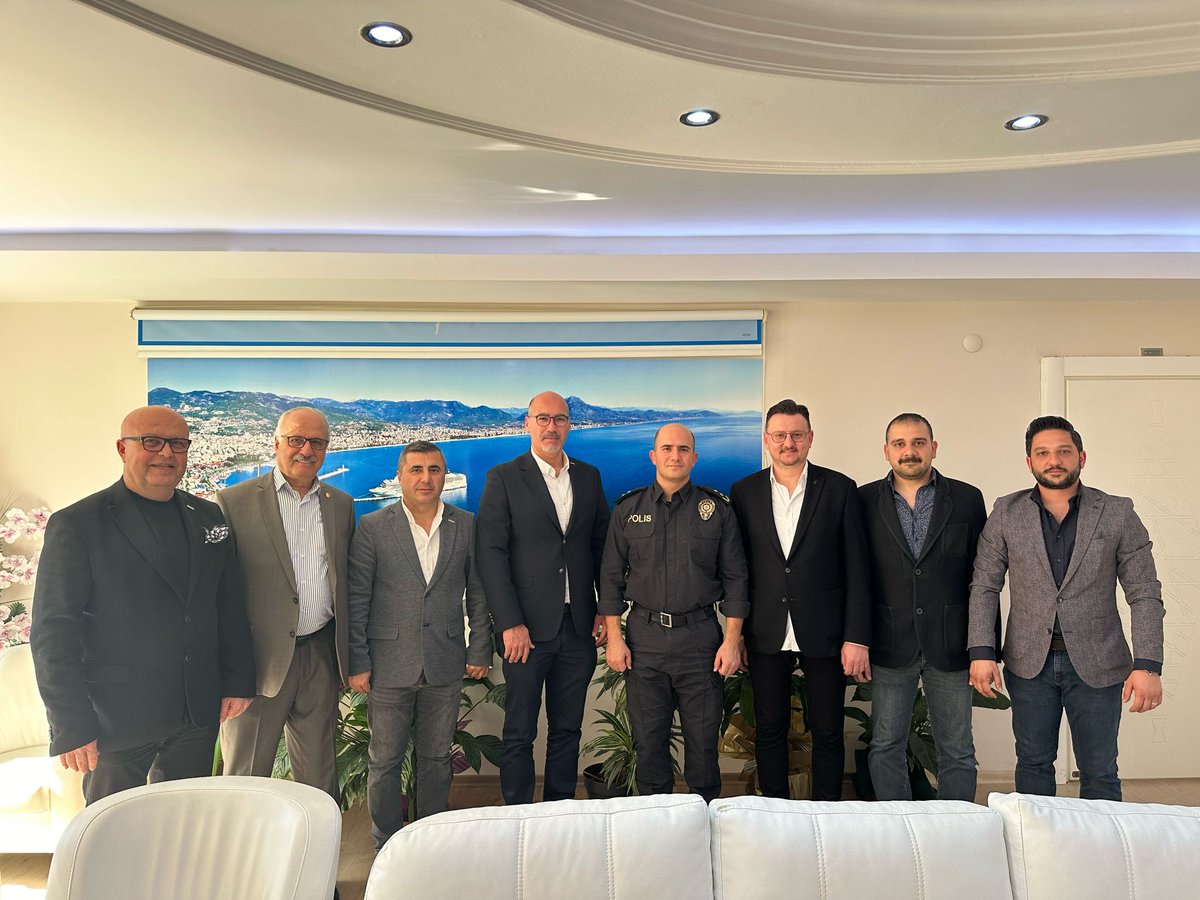 -ALSİAD Yönetim Kurulundan Protokol Ziyaretleri-
1-Ziyaretler kapsamında gidilen ilk isim Emniyet Müdürü Sn. Murat Kenan Patat oldu. Güncel konuların görüşüldüğü toplantı sonunda ALSİAD Yön. Kur. tarafından kendisine Alanya'da sağladığı huzur ve güven ortamı için teşekkür edildi.