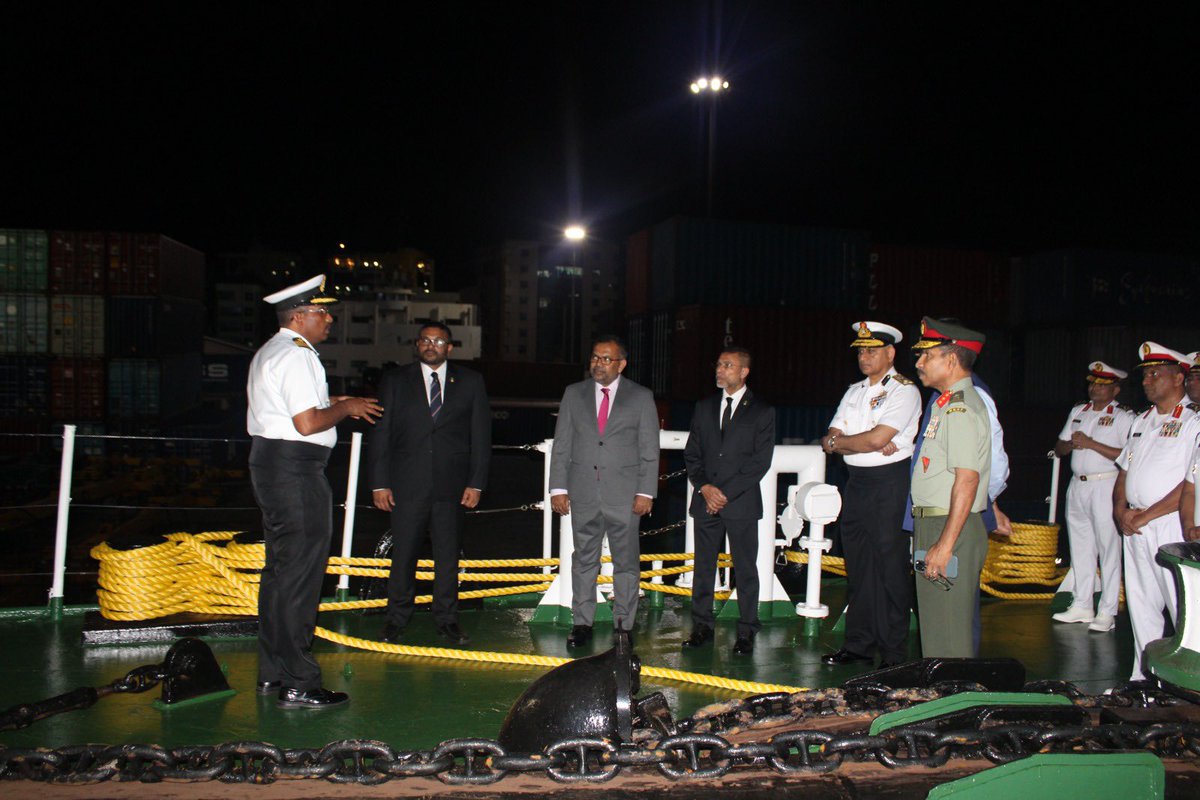 IndiaCoastGuard's tweet photo. H.E. Munu Mahawar, High Commissioner of #India and ADG S Paramesh, PTM, TM, ADG @IndiaCoastGuard welcomed H.E. Mohamed Ghassan Maumoon, Minister of Defence, #Maldives, and H.E. Moosa Zameer, Foreign Minister, Maldives onboard ICGS Samarth for trilateral exercise #DOSTI XVI. (1/2) https://t.co/HZrzxhokRQ