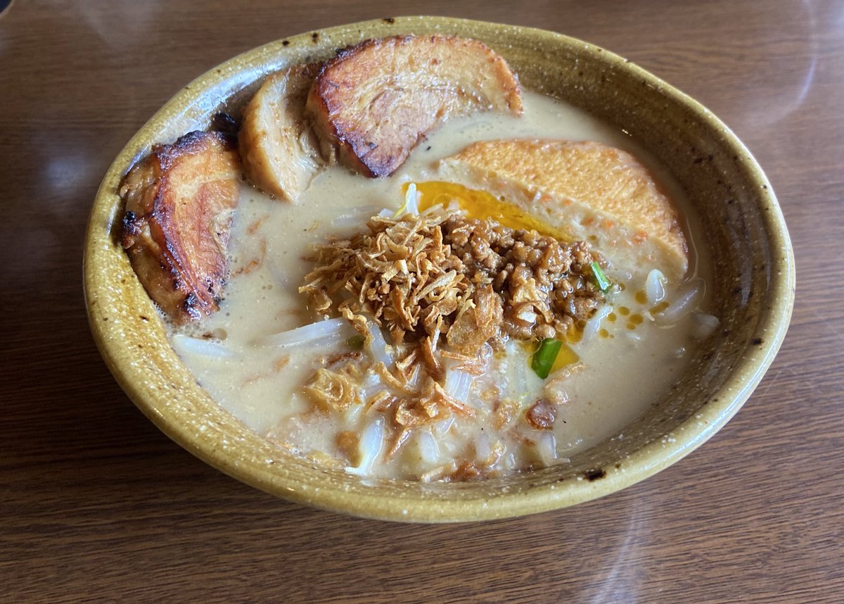 4aehpX6RKtZQDQ1's tweet photo. 静岡市清水区【麺場 千代商店 清水店】

北海道味噌信州味噌九州麦味噌が
選べます
味噌の違いがリアル

味噌漬け炙りチャーシュー麺と
餃子セットオーダー🥟

炙りチャーシューが
分厚くて香ばしくて美味しい😋
#静岡
#ラーメン
#ラーメン好きと繋がりたい https://t.co/y6TAN4Vcre