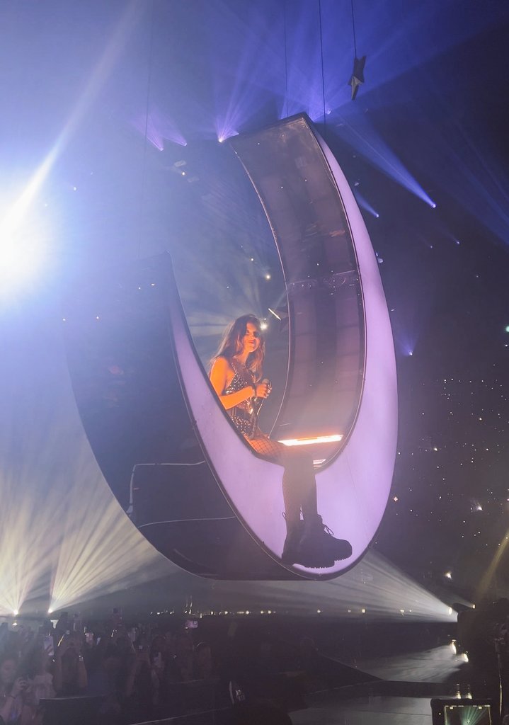 gutstrack's tweet image. One small step for a girl, one giant leap for the livies 

#GUTSWorldTour