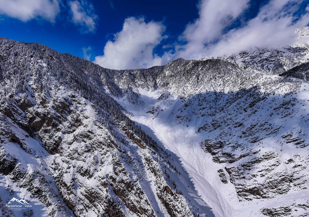 📍Malana Mountains 🗻😍
.
#Parachinar #MalanaMountains #SnowCovered #WinterWonderland #NaturePhotography #MountainBeauty #SnowyPeak #parachinarbeauty #parachinarview